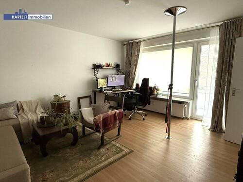 Wohnzimmer - Etagenwohnung mit 40,70 m&sup2; in Laatzen zum Kaufen