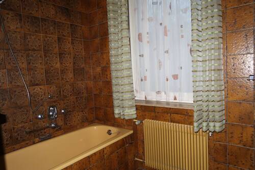 Bad - 7 Zimmer Mehrfamilienhaus, Wohnhaus zum Kaufen in Sankt Georgen im Schwarzwald