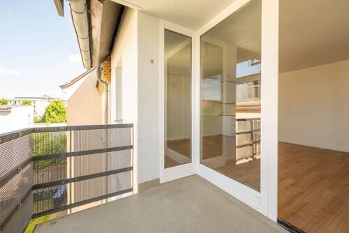 Balkon - HIER BLEIBEN KEINE WÜNSCHE OFFEN Moderne 2-Raum-Wohnung mit Balkon, EBK & PKW-Stellplatz