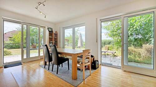 Wohnzimmer - 4 Zimmer Einfamilienhaus zum Kaufen in Deining / Waltersberg