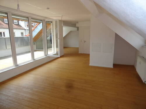 Wohnen mit Loggia - 5 Zimmer Etagenwohnung zum Kaufen in Nürnberg