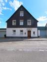 Ansicht Strasse - 4 Zimmer Einfamilienhaus zum Kaufen in Siegen