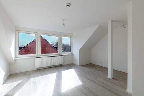 heller Wohnbereich - 2 Zimmer Etagenwohnung zum Kaufen in Hamburg