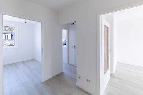 Blick ins Schlafzimmer -links- - 2 Zimmer Etagenwohnung in Hamburg