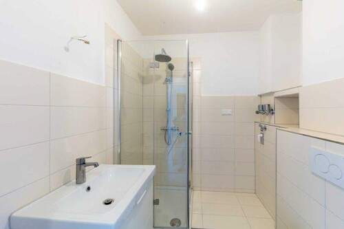 modernes Duschbad - Etagenwohnung mit 47,00 m&sup2; in Hamburg zum Kaufen