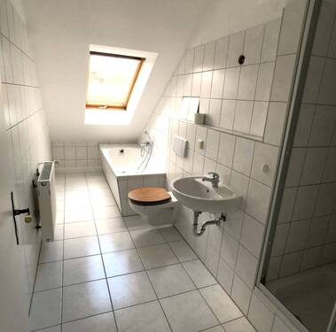 Badezimmer - Etagenwohnung mit 101,00 m&sup2; in Erfurt zum Kaufen