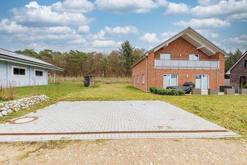 Stellplätze vor dem Haus - 