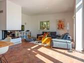 Wohnbereich mit Kamin im EG - 