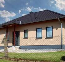 EIN GRUNDSTÜCK, VIELE MÖGLICHKEITEN Moderner Bungalow und viel Platz zum Verwirklichen - Thallwitz Böhlitz