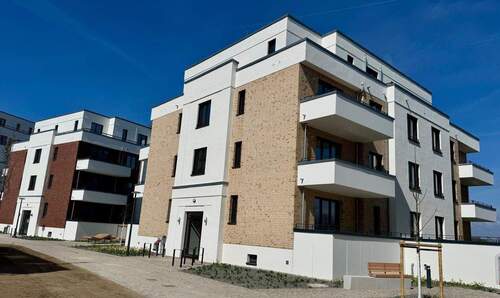 Hausansicht (linkes Gebäude) - 3 Zimmer Terrassenwohnung in Berlin