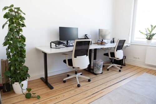 Vollausgestatter Schreibtisch - Büro zur Miete in Hamburg