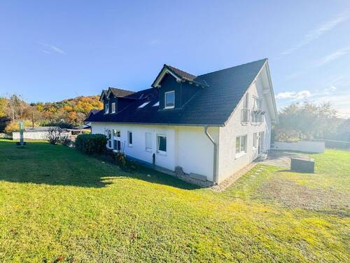 Seitenansicht - 3 Zimmer Etagenwohnung in Hambach