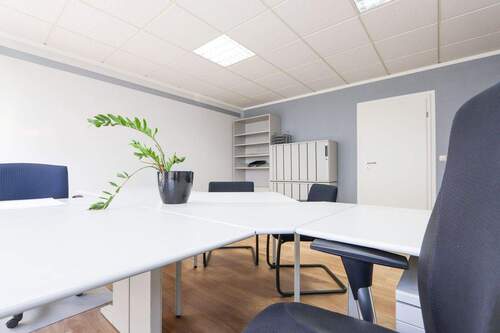 Titelbild - +++ Sofort beziehbar! Teilmöblierte 4-Zimmer-Gewerbeeinheit mit Einbauküche +++