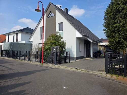 Haus Front - Absolute Ruhe vor den Toren von Leipzig