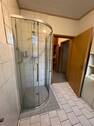 Badezimmer mit Dusche - 