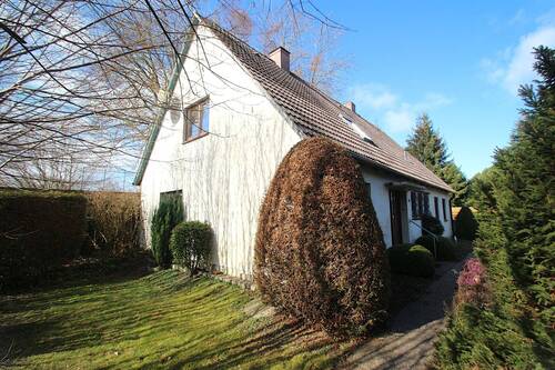 Das Einfamilienhaus auf dem großen Baugrundstück - 7 Zimmer Einfamilienhaus zum Kaufen in Harmsdorf