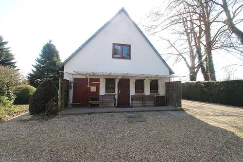 Das Einfamilienhaus - Nebeneingang zum Hofplatz - 7 Zimmer Einfamilienhaus in Harmsdorf