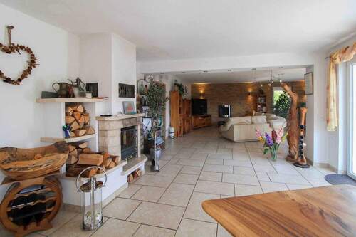 Wohn und Essbereich mit Kamin EG - 