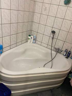 Gemütliche Eckbadewanne - 