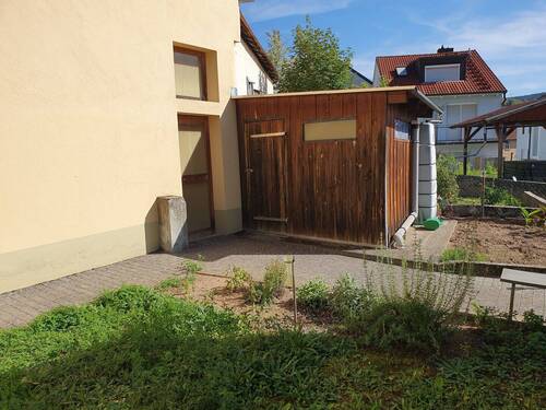Auch ein Gartenschuppen darf nicht fehlen - 