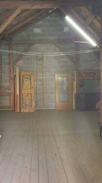 Abstellfläche unter Scheunendach - 