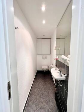 WC - 5 Zimmer Büro in Lüneburg