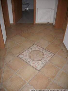 Flurfliesen - 3-R-Wohnung mit Balkon in Radeberg - 