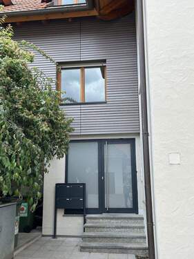 Haupteingang - 3 Zimmer Etagenwohnung zum Kaufen in Norsingen