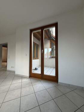 Blick zum Balkon - Etagenwohnung mit 71,90 m&sup2; in Norsingen zum Kaufen