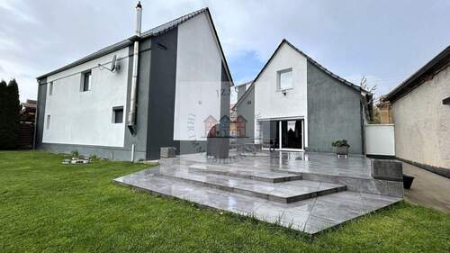 1 - Titel - Hochmodernes Einfamilienhaus mit Ausbaureserve in wohngesunder Lehmbauweise auf großem Grundstück