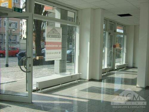 Ladenfläche Schaufenster 5 - Zwei attraktive Ladenflächen als Paket in guter Frankfurter Lage, zwischen Zeil und Zoo zu verkaufen