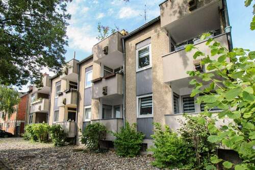 Hausansicht - Gepflegt und voll vermietet: Zwei Mehrfamilienhäuser mit insgesamt 12 Wohneinheiten und 9 Garagen