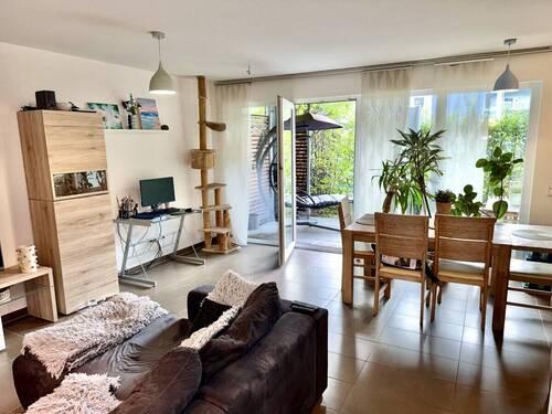 Wohnzimmer - 3 Zimmer Etagenwohnung in Erlangen