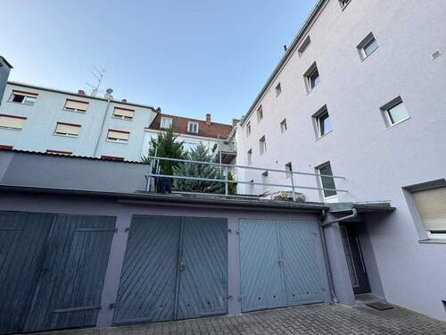 Gemeinschaftsterrasse auf den Garagen - Etagenwohnung mit 62,00 m&sup2; in Nürnberg zum Kaufen