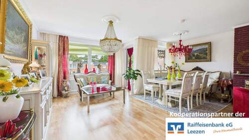 Wohnzimmer - Großzügige Eigentumswohnung mit außergewöhnlicher Aufteilung, Kamin und Tiefgarage