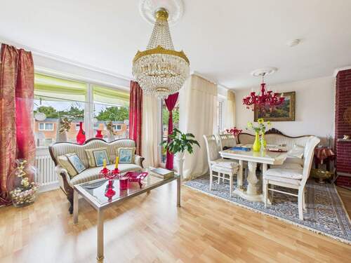 Wohn- und Esszimmer - 5 Zimmer Etagenwohnung zum Kaufen in Quickborn