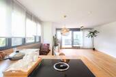 Blick ins Wohnzimmer - 