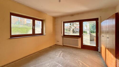 Hobbyraum im Souterrain mit Zugang zum Garten - 