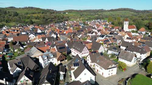 Blick auf den nahegelegenen Kernort von Malterdingen - 