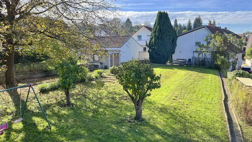 Blick auf den überaus großen Garten - Einfamilienhaus mit 169,00 m² in Malterdingen zum Kaufen