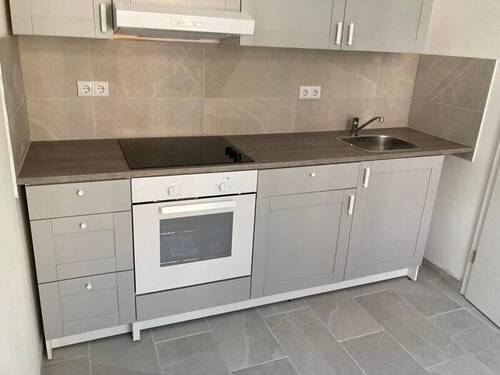 IMG_1285 - Zweitbezug nach Sanierung! Großzügige 3-Zimmerwohnung mit Laminat, Balkon, Wanne und Einbauküche!
