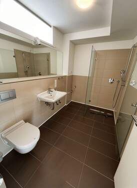 Badezimmer (Vergleichswohnung) - 4 Zimmer Etagenwohnung in Fürth