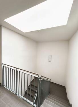 Treppenhaus mit Aufzug - Etagenwohnung mit 120,00 m&sup2; in Fürth zum Kaufen