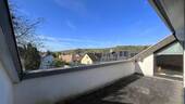 Dachterrasse mit herrlichem Blick in Richtung der Weinreben - 