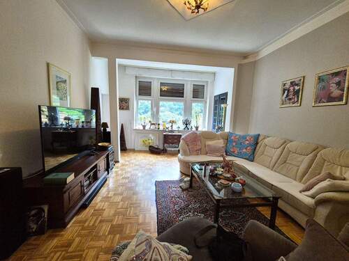 Wohnzimmer EG - 8 Zimmer Reihenmittelhaus in Essen