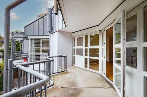 Großzügiger überdachter Balkon... - 