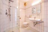 ...Bad mit bodengleicher Dusche... - 