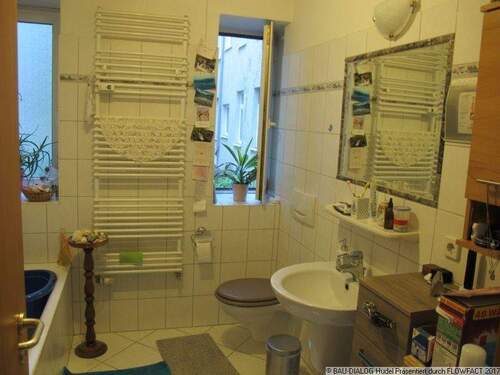 Bad - 3 Zimmer Etagenwohnung in Magdeburg