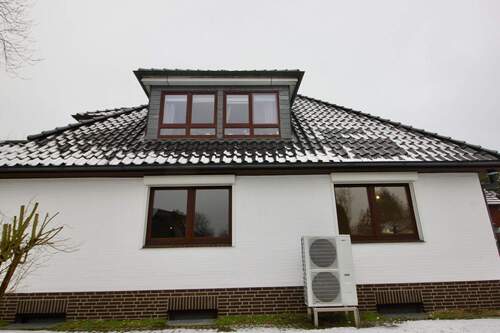 ein schönes Anwesen - Hamburg Niendorf - tolle Lage - schönes Haus - 145 m2 frei - 75 m2 im OG vermietet -