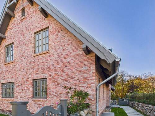 Hausansicht - 5 Zimmer Doppelhaushälfte zum Kaufen in Sylt